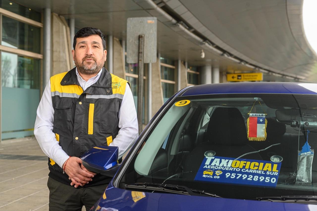 Interior de un taxi moderno y limpio